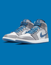 Charger l&#39;image dans la galerie, Air Jordan 1 Mid True Blue
